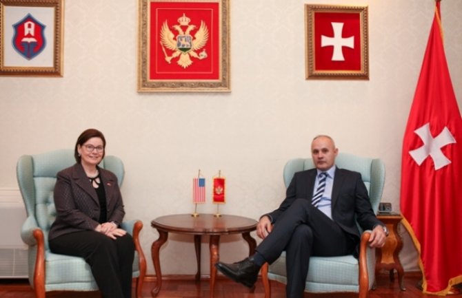 Kašćelan sa ambasadorkom SAD-a o infrastrukturnim i razvojnim projektima