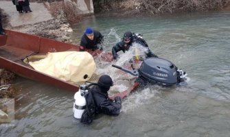 Ronioci izvukli čamac koji se 3. februara prevrnuo kod Vranjine