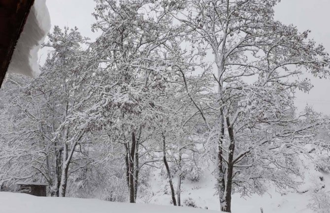 Novi snijeg na sjeveru, moguća mećava, jak vjetar