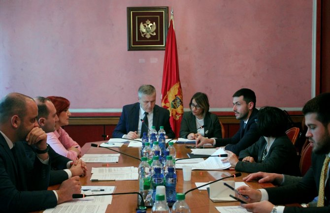 Novčane kazne za nepoštovanje grba, zastave i himne