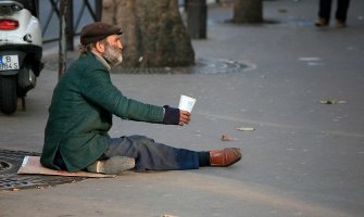 Veliki broj beskućnika na ulicama Pariza