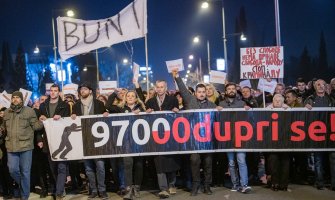 Više hiljada građana na protestu u Podgorici: Zatražene ostavke predsjednika i premijera