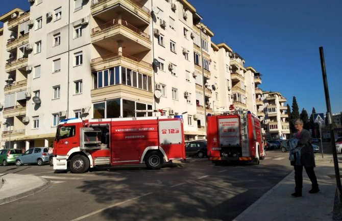 Podgorica: Zapalila se kanta za smeće, intervenisali vatrogasci