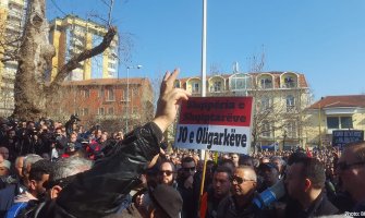 Tirana: Opozicija opkolila zgradu parlamenta, traže ostavku Vlade