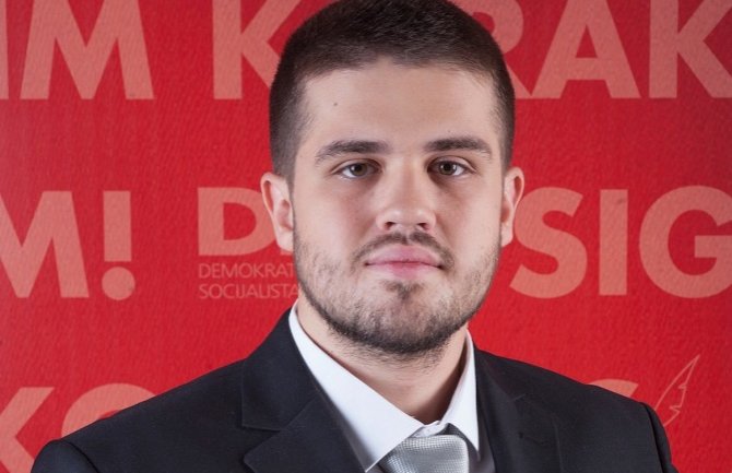 Nikolić:  Blijedi uloga pokretača protesta koji iz Londona obećava zlatna brda i doline