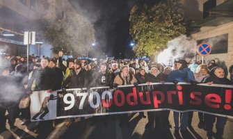 Više hiljada građana na protestu u Podgorici: Zatražene ostavke čelnih ljudi u RTCG (FOTO)