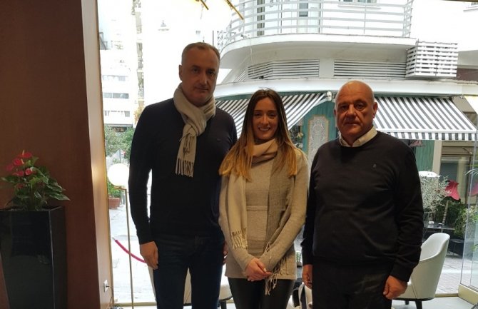 Nikolić i Bjelica posjetili najbolju rukometašicu Grčke Anu Milačić