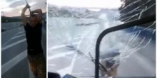 Split: Muškarac zaustavio autobus pa ga razbio(VIDEO)