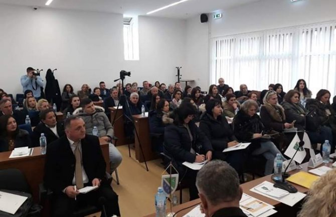 Džudžević: Nastavićemo da tragamo za najboljim načinom implementiranja bosanskog jezika u obrazovni sistem CG