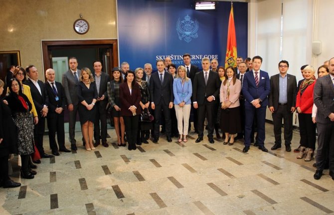 Planirano opremanje škola informatičkom opremom vrijednosti 3 miliona eura