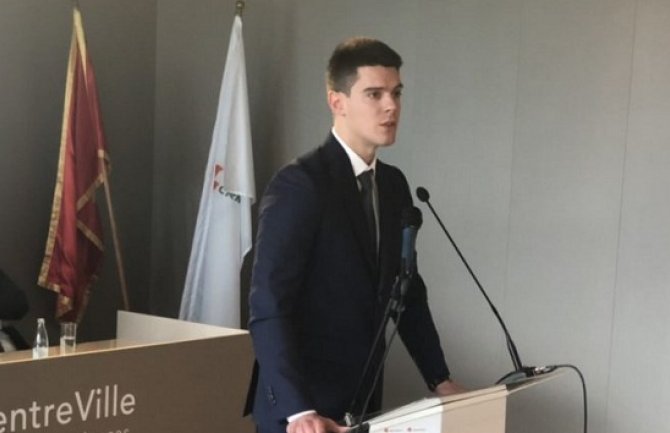 Kovačević: Ne čudi što nam pola omladine bježi preko okeana da zaradi koru hljeba