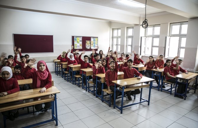 Tri trojke i čak 17 parova blizanaca pohađaju istu školu (FOTO)