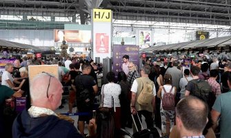 Bangkok: Hiljade ljudi blokirano na aerodromu (VIDEO)