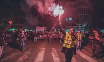 Više od 10.000 građana na protestu u Podgorici: Pozvali opoziciju da napusti Skupštinu Crne Gore (FOTO)