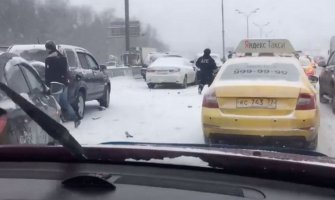 Moskva: Lančani sudar desetine vozila (VIDEO)