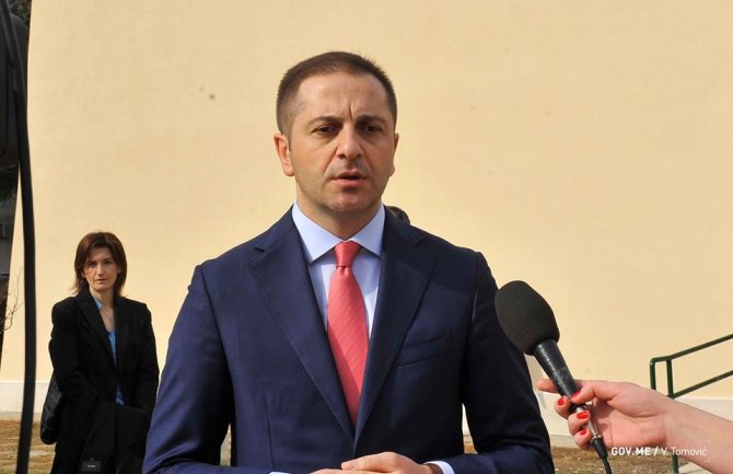 Šehović razriješio Zoricu Stanković, direktoricu škole u Budvi