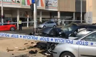 Zagreb: Težak sudar dva automobila, djelovi auta letjeli i do 60 metara (VIDEO)