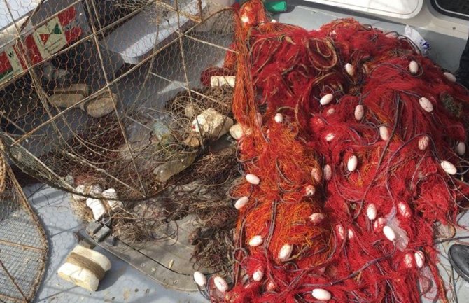 Zaplijenili mreže, parangale, vrše