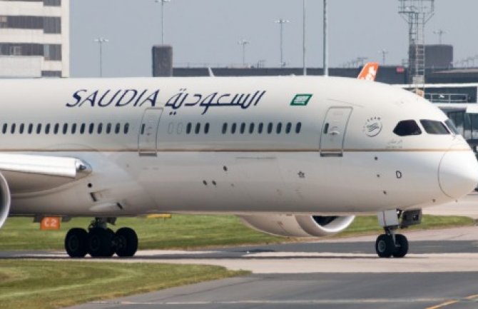 Vratili avion na aerodrom zbog majke koja je zaboravila bebu u čekaonici 