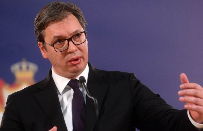 Vučić o porukama iz CG: Svako bi da lični rejting podiže tako što će da kaže nešto protiv mene