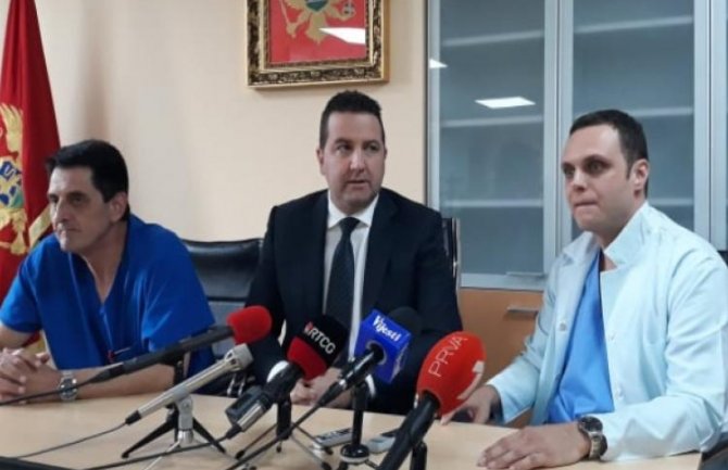 Tim KCCG samostalno izveo laparaskopsku operaciju tumora debelog crijeva