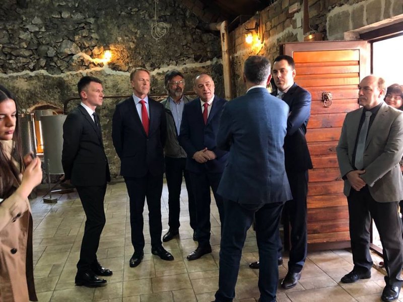 555643083670718138934711784246005940617216n1