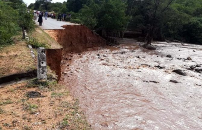 Nevjerovatne fotografije, Mozambik u blatu: Proglašena trodnevna žalost povodom 200 stradalih u razornom ciklonu Idai (FOTO)