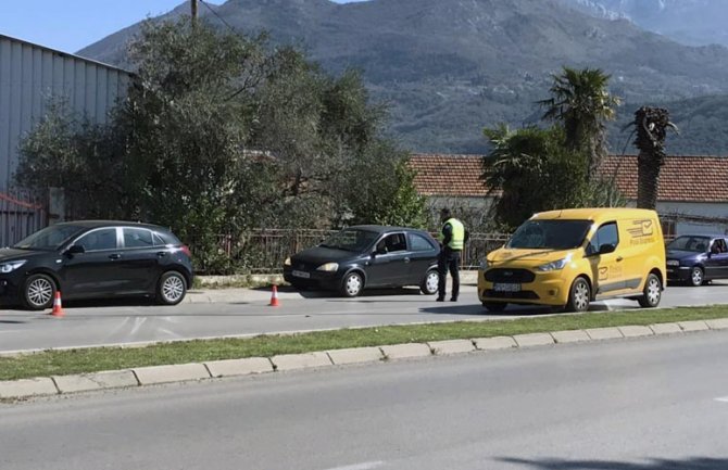 Bar: Vozilo pošte pokosilo ženu, prebačena u KCCG