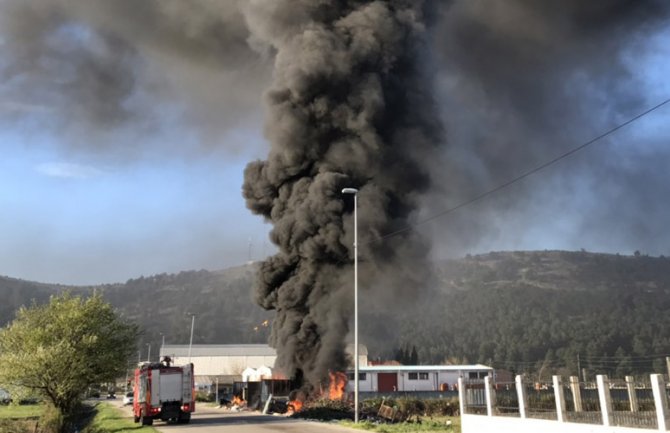 Bjesne požari u više crnogorskih gradova (FOTO)
