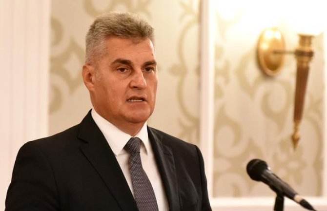 Sjutra sastanak Brajovića i Pape