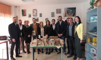 Mladi DPS Podgorica posjetili JU Kakaritska gora i uručili donaciju