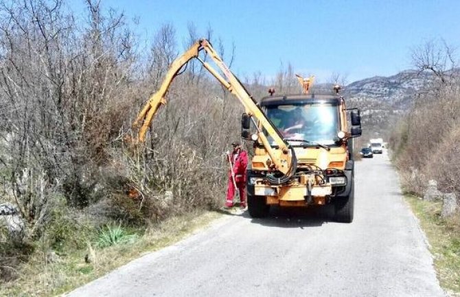 Počelo orezivanje šiblja i niskog rastinja uz puteve