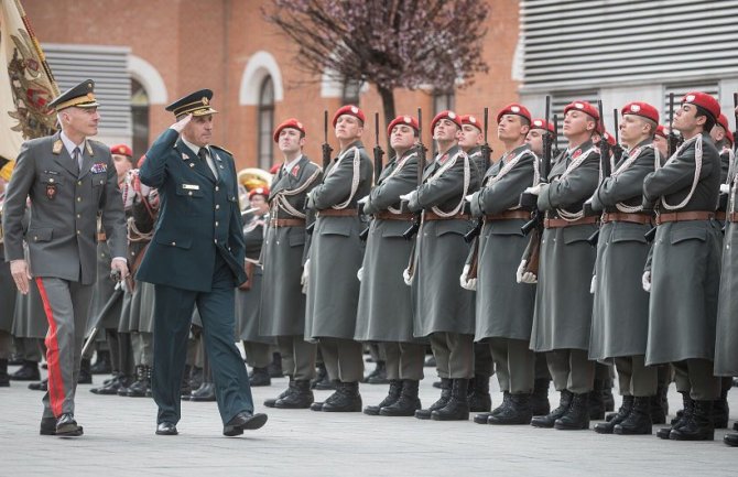 Unaprijediti vojnu saradnju Crne Gore i Austrije u oblasti obrazovanja i planinskog ratovanja