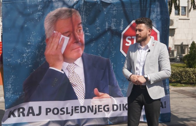 URA održala performans: Kad sloboda krene ona se ne zaustavlja
