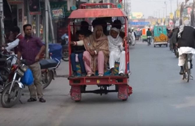 Pakistan: Poginulo šest djevojčica i vozač