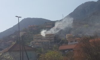 Požar u naselju Đurići iznad Kamenara: Izgorjela ljetnja kuhinja između dva stana