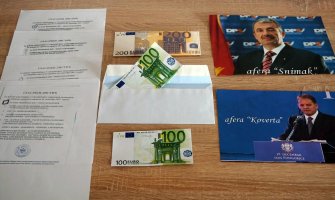 Konatar generalnom sekretaru OEBS-a poklonio kovertu