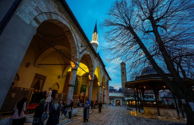 Lejlet-ul-miradž: Muslimani večeras obilježavaju noć koja najavljuje dolazak Ramazana