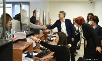 Produženo radno vrijeme za izdavanje dokumenata do 19h, na primorju tokom sezone 9-časovno radno vrijeme