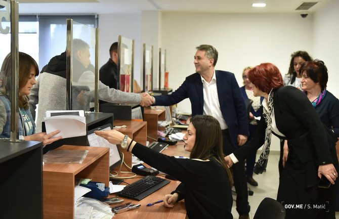 Produženo radno vrijeme za izdavanje dokumenata do 19h, na primorju tokom sezone 9-časovno radno vrijeme