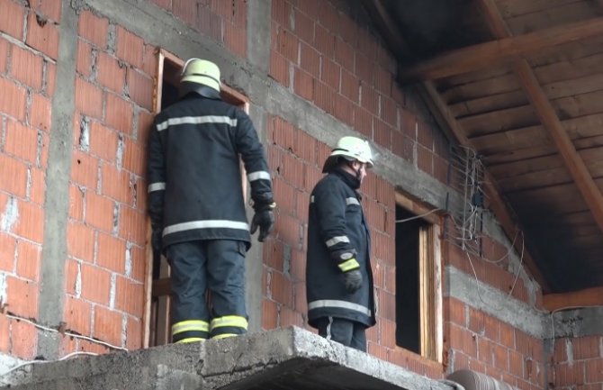 Nevjenčani par stradao, uhapšena bivša žena: Polila benzinom prostoriju, izazvala požar, pa pobjegla autobusom (VIDEO)