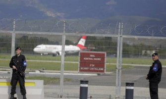 Nakon pljačke vijeka u Albaniji, kontrolu nad aerodromom preuzela vojska(VIDEO)