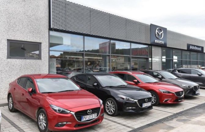 Mazda povlači skoro 190.000 vozila zbog problema s brisačima