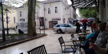 Trebinje: Podgoričanin vozio automobil preko korzoa (FOTO)