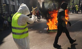 Francuska: Žuti prsluci pale, policija baca suzavac