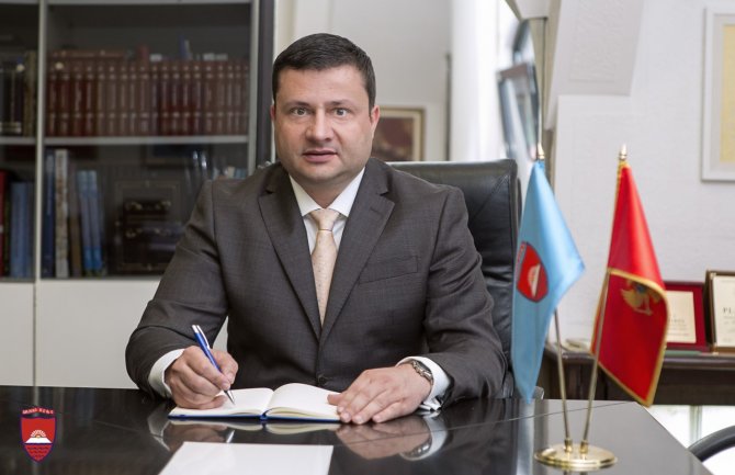 Smolović: Da se više posvetimo porodici i da se sjetimo dragih prijatelja i komšija