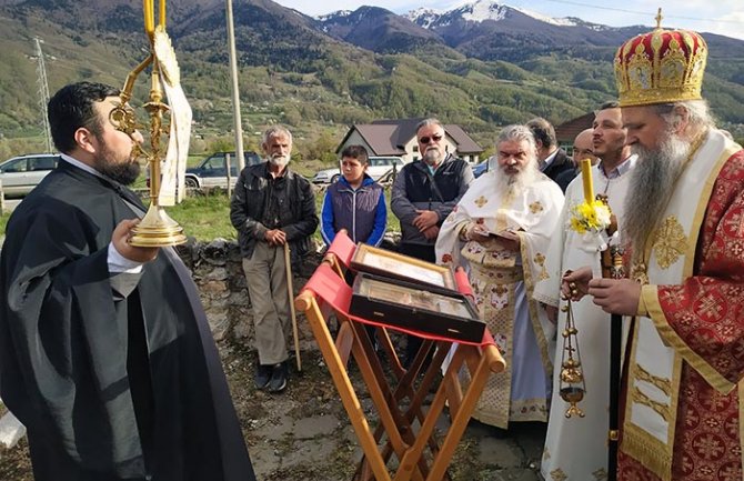Albanci kod Gusinja ponovo pokušali da ometu crkveni obred