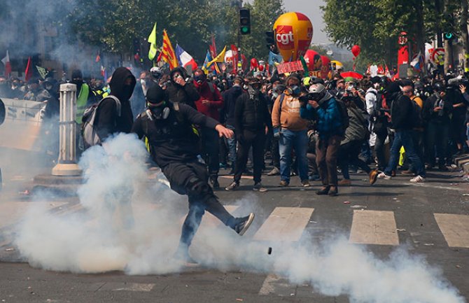 Protesti u Amsterdamu zbog zabrane okupljanja; Demonstranti poručili da se ne radi o virusu već o kontroli 