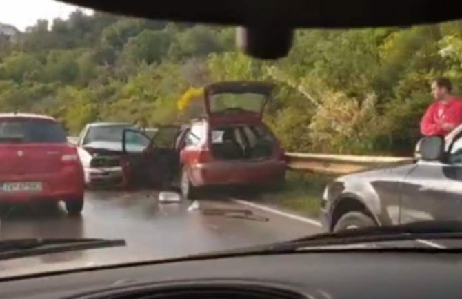 Udes na putu Bar - Sutomore, saobraćaj otežan (VIDEO)