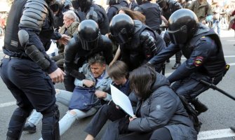 U Sankt Peterburgu privedeno više desetina demonstranata